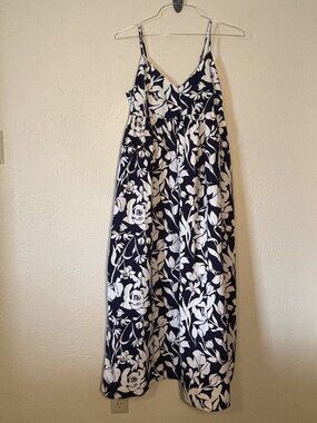 a new day NWT Navy & White floral maxi dress, Size M